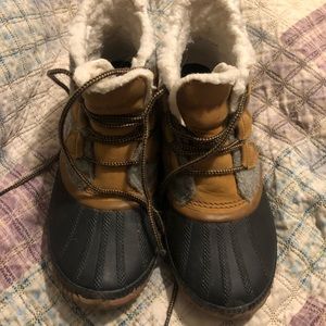 Womens waterproof sorel boots.